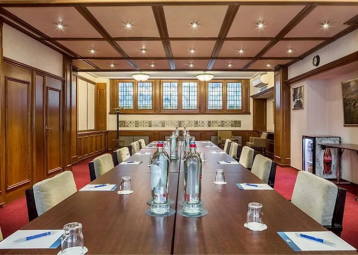 Отель Nh Atlanta 4*