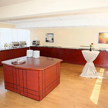 Nh Atlanta Hotel 4*